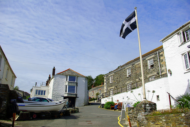Could the Cornish Flag fly over a Cornish Parliament post-2014 (Mandnzany, CC by 2.0)