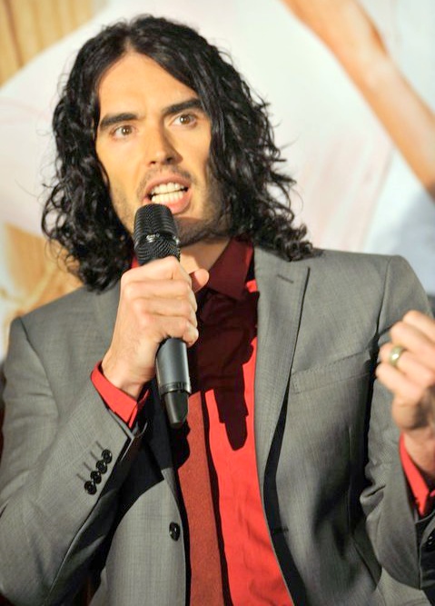 Russell_Brand_Arthur_Premier_mike