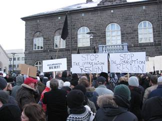 Protesters outside the Alþingishús, home to the Icelandic parliament. (Credit: Haukurth, CC by 2.0)
