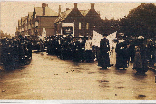 Littlehampton Suffragist parade July 1913. Credit: Louise CC BY-NC-ND 2.0