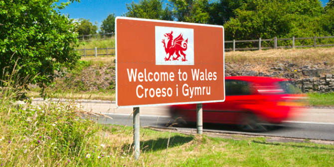 Welsh_WelcomeSign_top