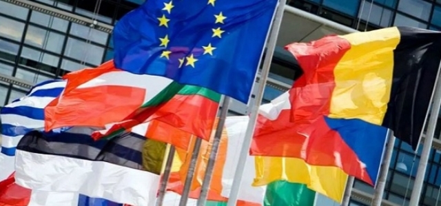 flags-united-in-diversity-669x272