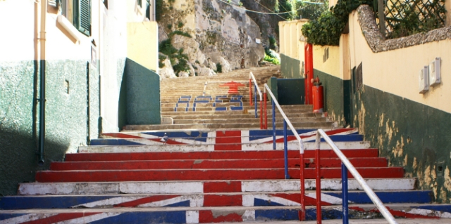 Gibraltar_©_Devils_Gap_Road_Union_Jack_steps
