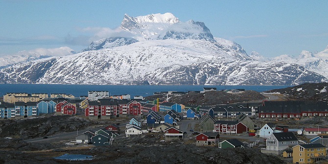 Greenland-Nuuk_city_below_Sermitsiaq