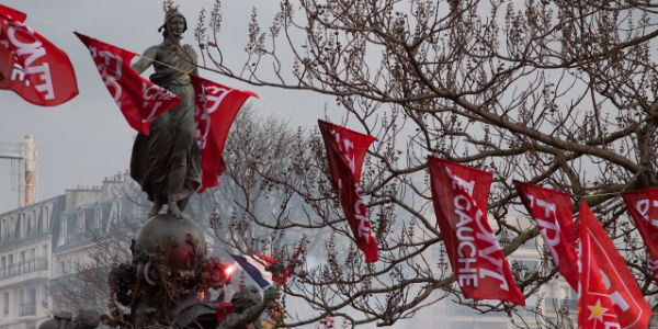 front de gauche flags