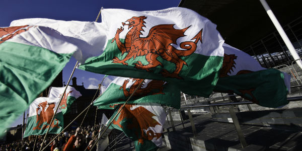 welsh flags senedd